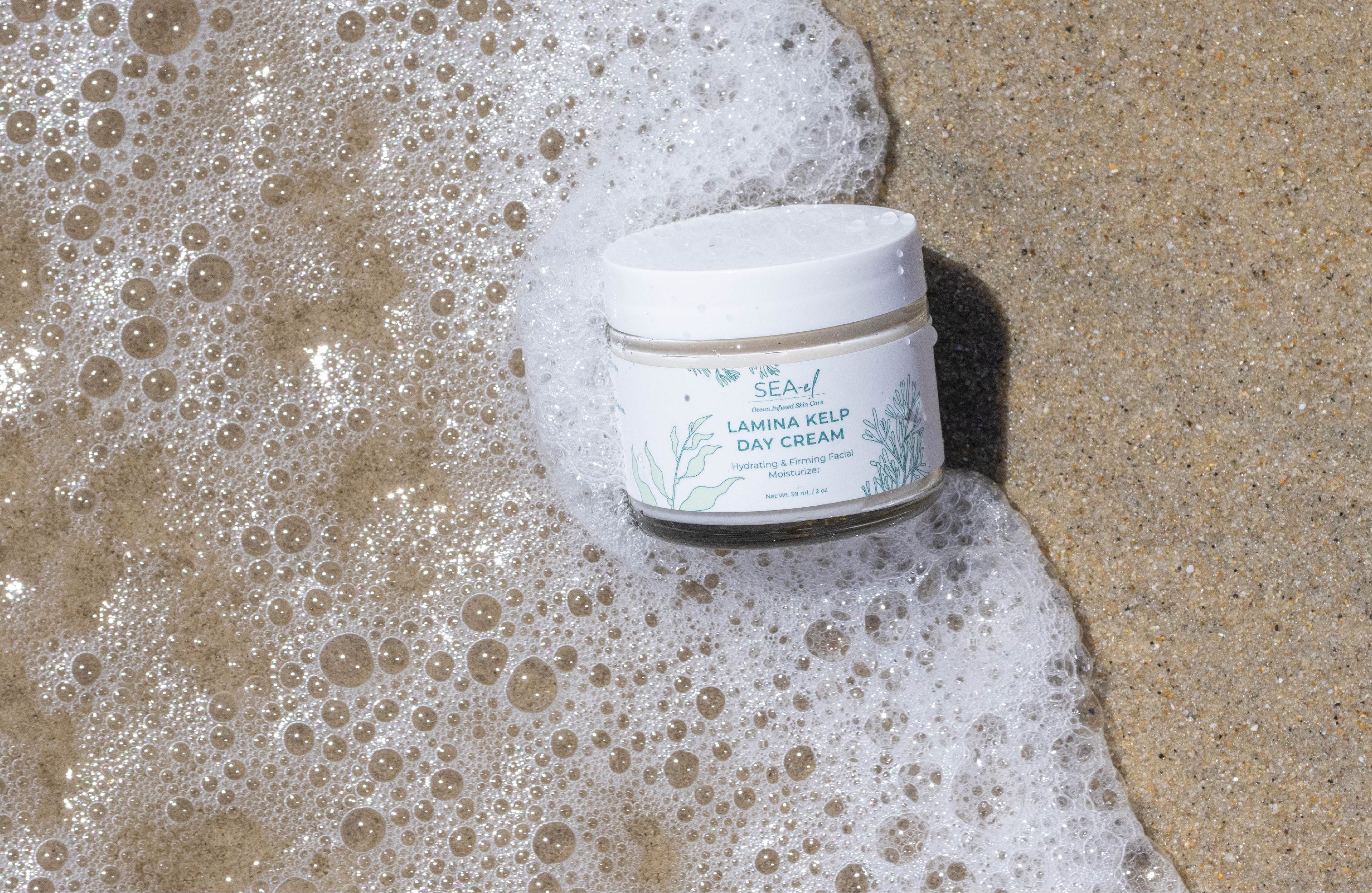 Sea el Skincare Day Cream on the beach sand.